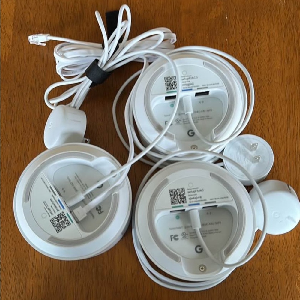 Google WiFi Points Pack - White Mesh Routers - Picture 2 of 2